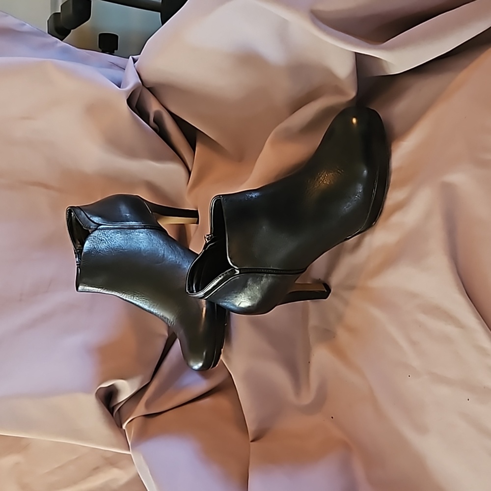 Clarks Black Leather Bootie - Size 7.5 M
